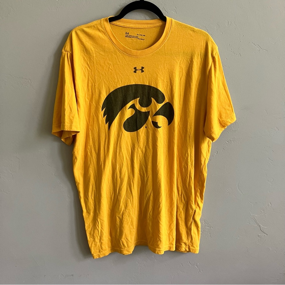 Under Armour Yellow Iowa Hawkeyes Short Sleeve Tee Mens Size XL